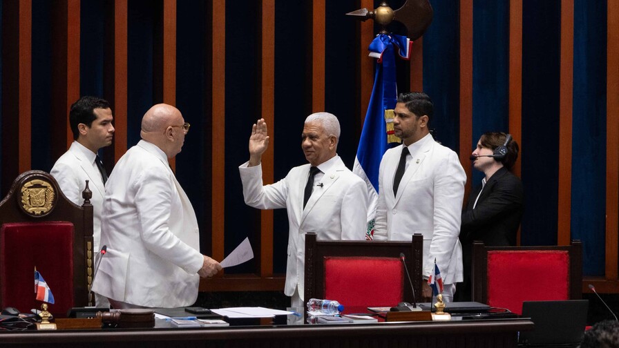 Pacheco va por su décima presidencia en la Cámara y De los Santos por su tercer año en el Senado Pacheco va por su décima presidencia en la Cámara y De los Santos por su tercer año en el Senado