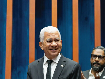 Ricardo de los Santos asume de nuevo como presidente del Senado
