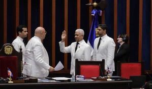 Ricardo de los Santos llama a "seguir avanzando" tras ser juramentado por cuarto a&ntilde;o en el Senado