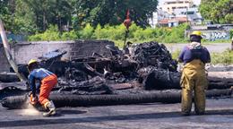10 mil galones de combustible y un incendio: as&iacute; ocurri&oacute; el accidente que dej&oacute; dos muertos