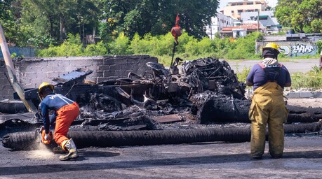 10 mil galones de combustible y un incendio: as&iacute; ocurri&oacute; el accidente que dej&oacute; dos muertos