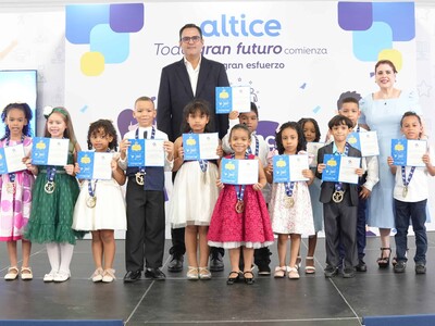Altice reconoce de colaboradores por su excelencia académica