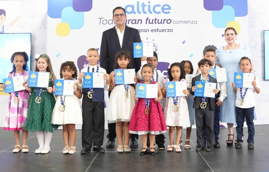 Altice reconoce a 52 hijos de colaboradores por su excelencia acad&eacute;mica