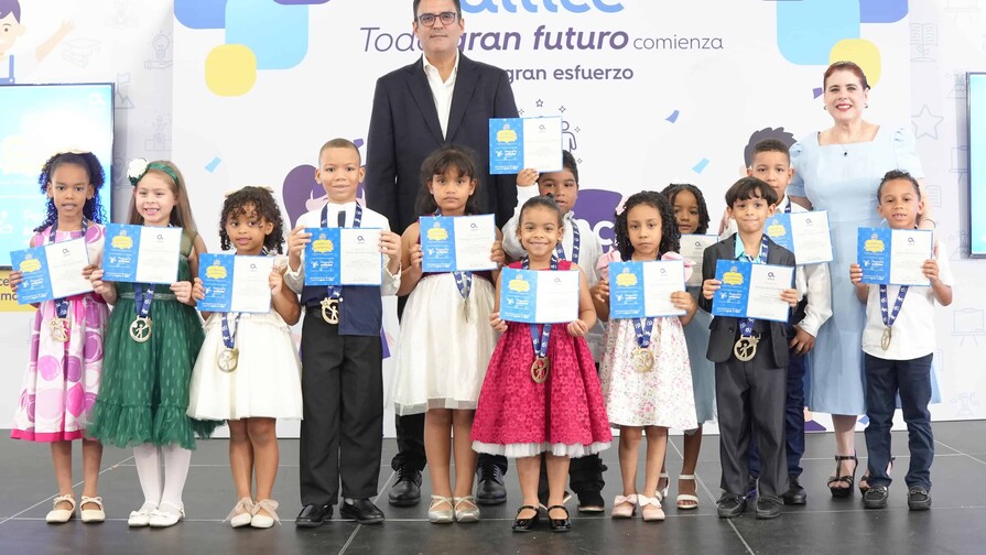 Altice reconoce a 52 hijos de colaboradores por su excelencia académica Altice reconoce a 52 hijos de colaboradores por su excelencia académica
