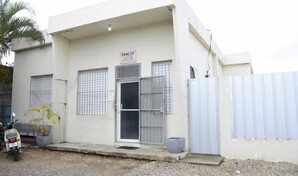 Un muerto y una mujer herida durante presunto asalto en Santiago