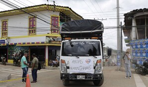 Los veh&iacute;culos de Ayuda humanitaria toman las carreteras de Colombia ante la tragedia