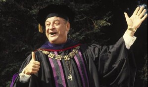 "Back to School", una comedia que solo pod&iacute;a graduarse en los a&ntilde;os 80