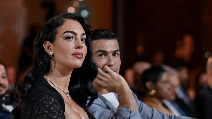 Cristiano Ronaldo y Georgina Rodríguez se casan en un salón de su casa de Portugal Cristiano Ronaldo y Georgina Rodríguez se casan en un salón de su casa de Portugal
