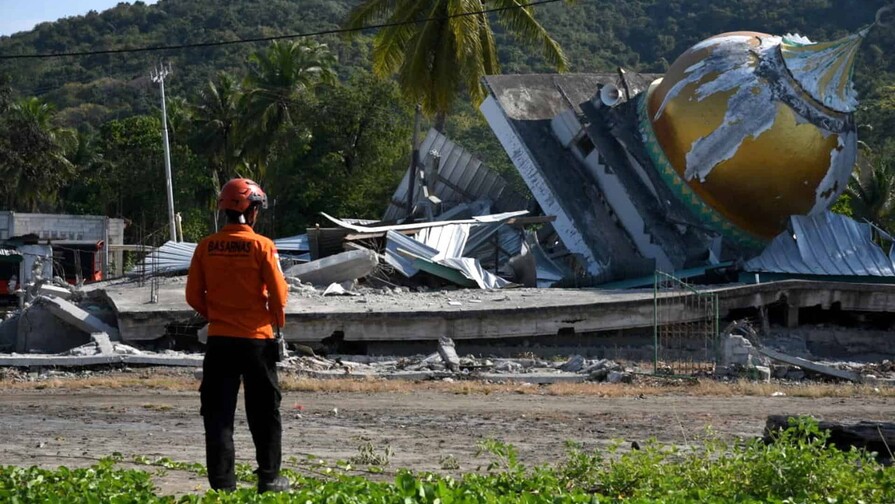 Indonesia eleva a 100 los muertos por el terremoto de magnitud 7.7 en la isla de Flores Indonesia eleva a 100 los muertos por el terremoto de magnitud 7.7 en la isla de Flores