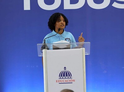 Estudiante destaca en inauguración del liceo Eliseo Viola