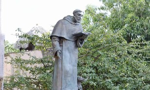 En ocasi&oacute;n del develamiento de la estatua de Santo Domingo de Guzm&aacute;n