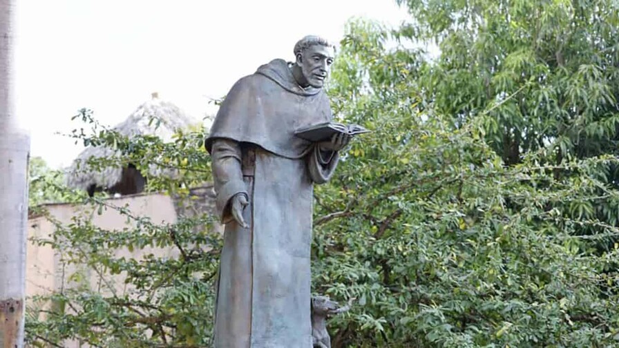 En ocasión del develamiento de la estatua de Santo Domingo de Guzmán En ocasión del develamiento de la estatua de Santo Domingo de Guzmán