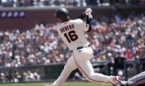 VIDEO |Rafael Devers conecta un jonr&oacute;n en su regreso a Fenway Park