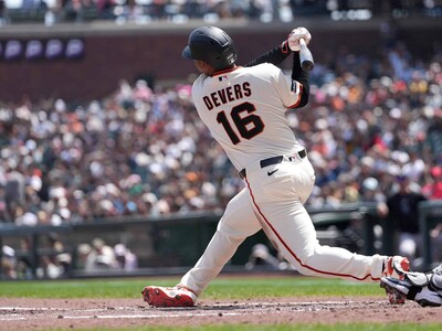 Devers pega jonrón en su vuelta a Fenway Park
