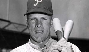 Los dos fouls de Richie Ashburn