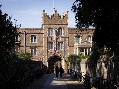 Rector de Cambridge denuncia "vorágine racista" dirigida a Jason Arday