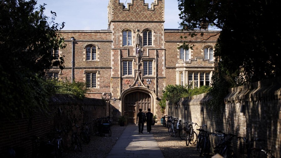 El rector de Cambridge denuncia una vorágine racista en torno al académico fallecido El rector de Cambridge denuncia una vorágine racista en torno al académico fallecido