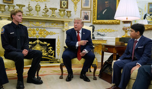 Trump homenajea en la Casa Blanca a joven socorrista que salv&oacute; a un ni&ntilde;o en California