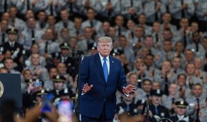 Trump amenaza a Om&aacute;n con bombardearlo si hace un acuerdo con Ir&aacute;n