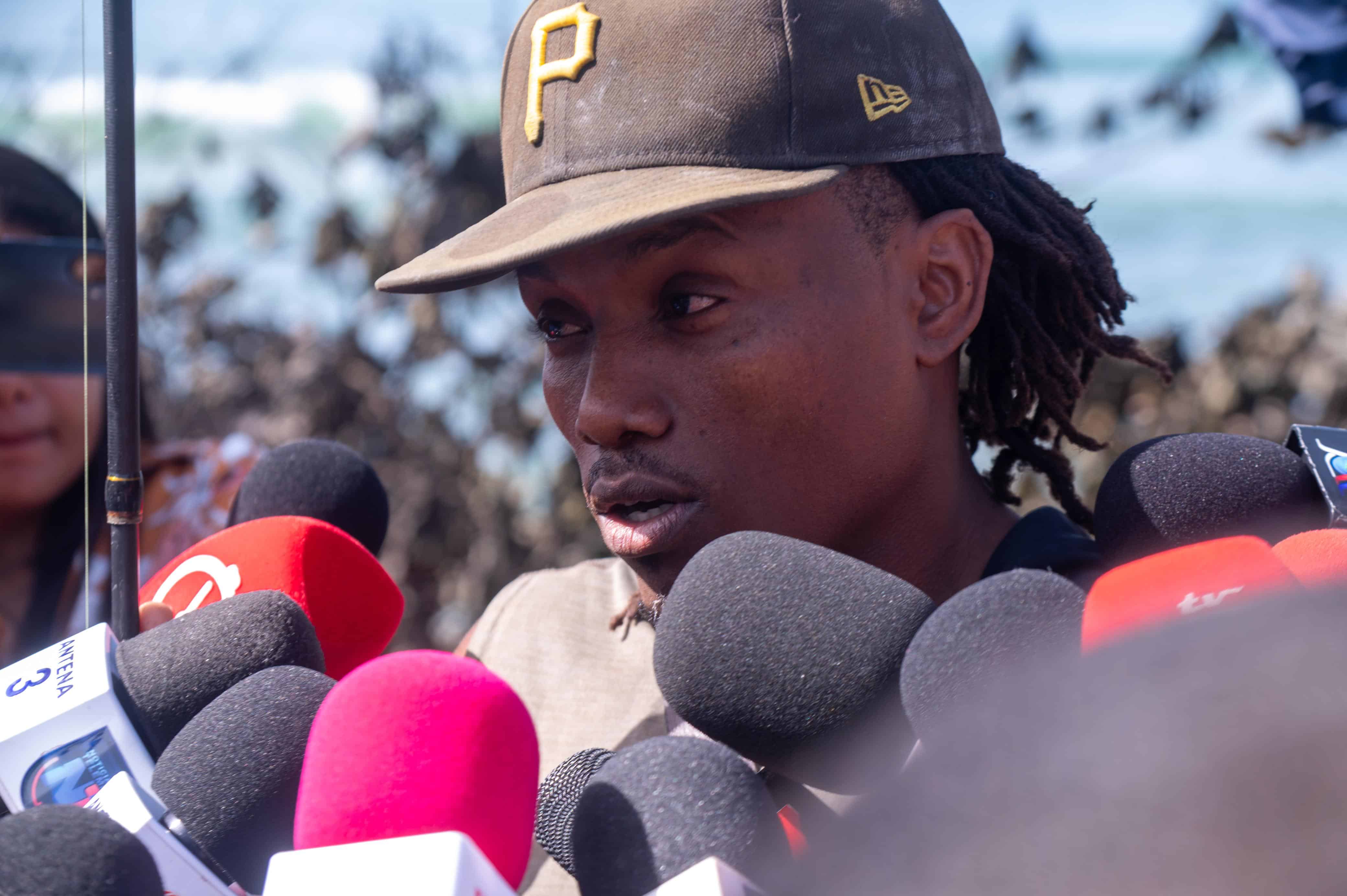Melvin Ramírez, pescador que se encontraba próximo al lugar, relató cómo escuchó el estruendo y tuvo que correr para ponerse a salvo.