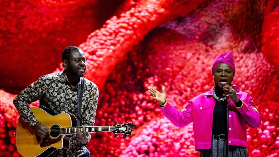 Ang&eacute;lique Kidjo, primera m&uacute;sica africana con estrella en el Paseo de la Fama de Hollywood