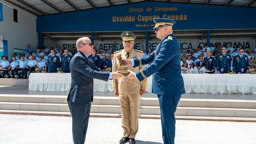 Nuevos comandantes asumen en el Ejército y la Fuerza Aérea Nuevos comandantes asumen en el Ejército y la Fuerza Aérea