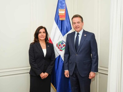 Canciller Ito Bisonó y la embajadora de Estados Unidos se reúnen
