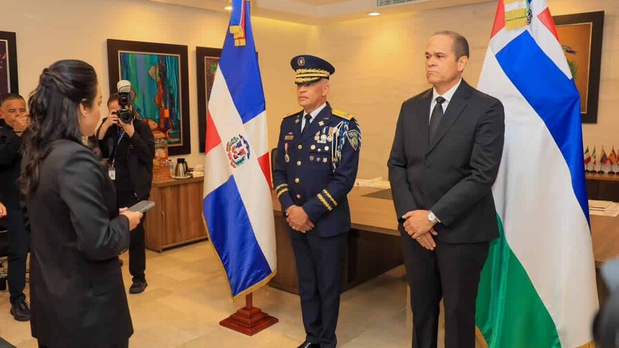 Ernesto Rafael Rodríguez García asume como nuevo director de la Policía Nacional Ernesto Rafael Rodríguez García asume como nuevo director de la Policía Nacional