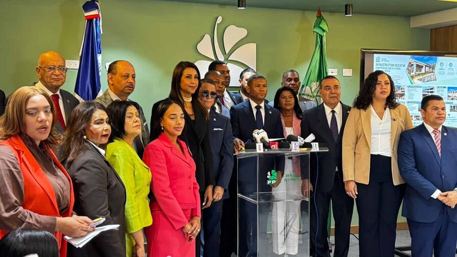 A días del año escolar, Fuerza del Pueblo pide interpelar a ministro de Educación A días del año escolar, Fuerza del Pueblo pide interpelar a ministro de Educación