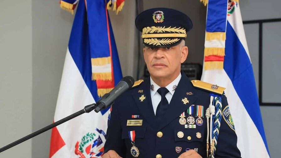 Nuevo director de la Policía se reúne con los mandos y llama a fortalecer unidad y liderazgo Nuevo director de la Policía se reúne con los mandos y llama a fortalecer unidad y liderazgo