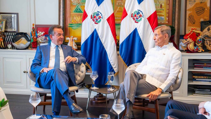 V&iacute;ctor Ito Bison&oacute; asume como canciller de la Rep&uacute;blica tras reunirse con Roberto &Aacute;lvarez