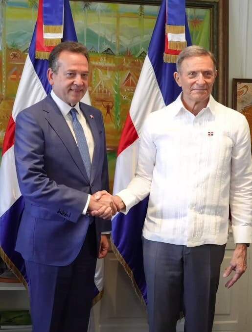 Víctor Ito Bisonó asume como canciller de la República tras reunirse con Roberto Álvarez Víctor Ito Bisonó asume como canciller de la República tras reunirse con Roberto Álvarez