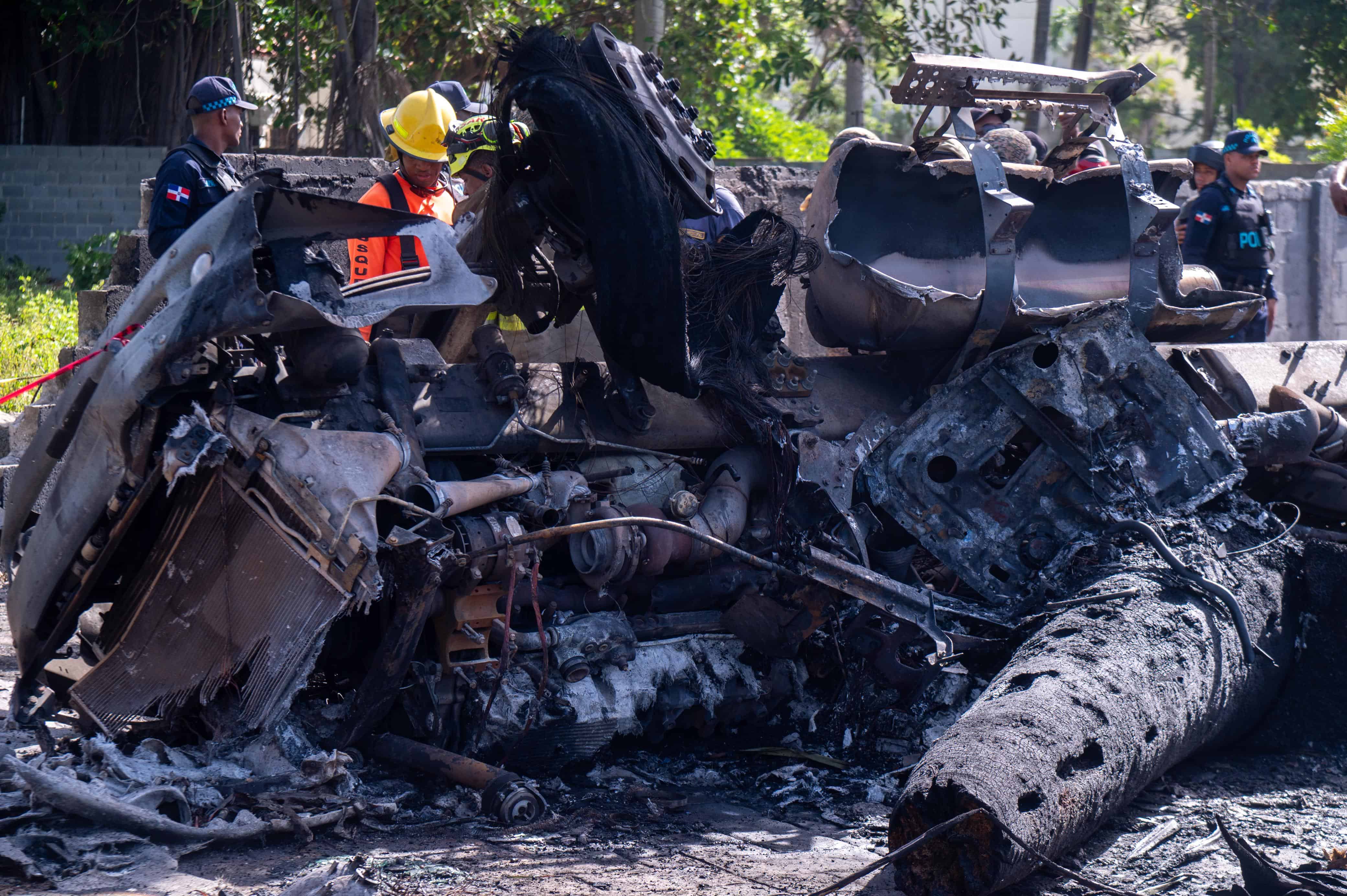 Otros de los vehículos afectados por el incendio registrado tras el accidente en la avenida George Washington.