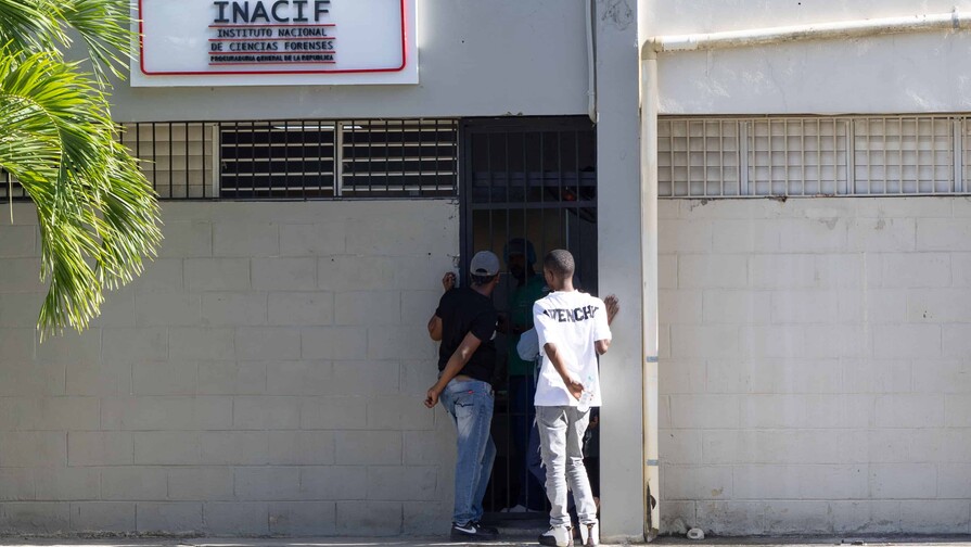 Matan a tiros a sargento mayor de la Policía durante asalto en Santo Domingo Norte Matan a tiros a sargento mayor de la Policía durante asalto en Santo Domingo Norte