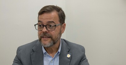 J&oacute;venes de NY enfrentan dificultades para alcanzar la estabilidad econ&oacute;mica de sus padres