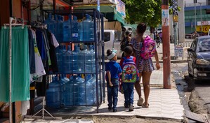 El pa&iacute;s del botell&oacute;n: 84 de cada 100 hogares compran el agua que beben