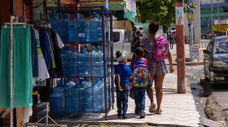 El pa&iacute;s del botell&oacute;n: 84 de cada 100 hogares compran el agua que beben