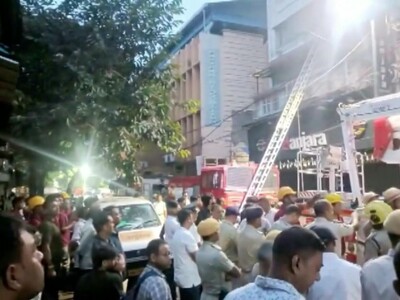 Incendio en un hotel en India deja al menos nueve muertos
