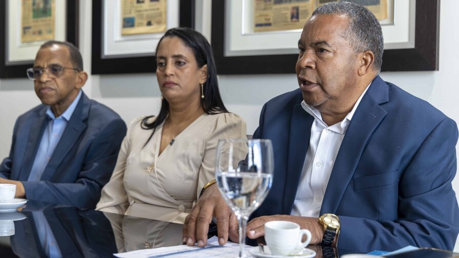 Menegildo De La Rosa: "La jornada escolar extendida se est&aacute; desarrollando en condiciones inhumanas"