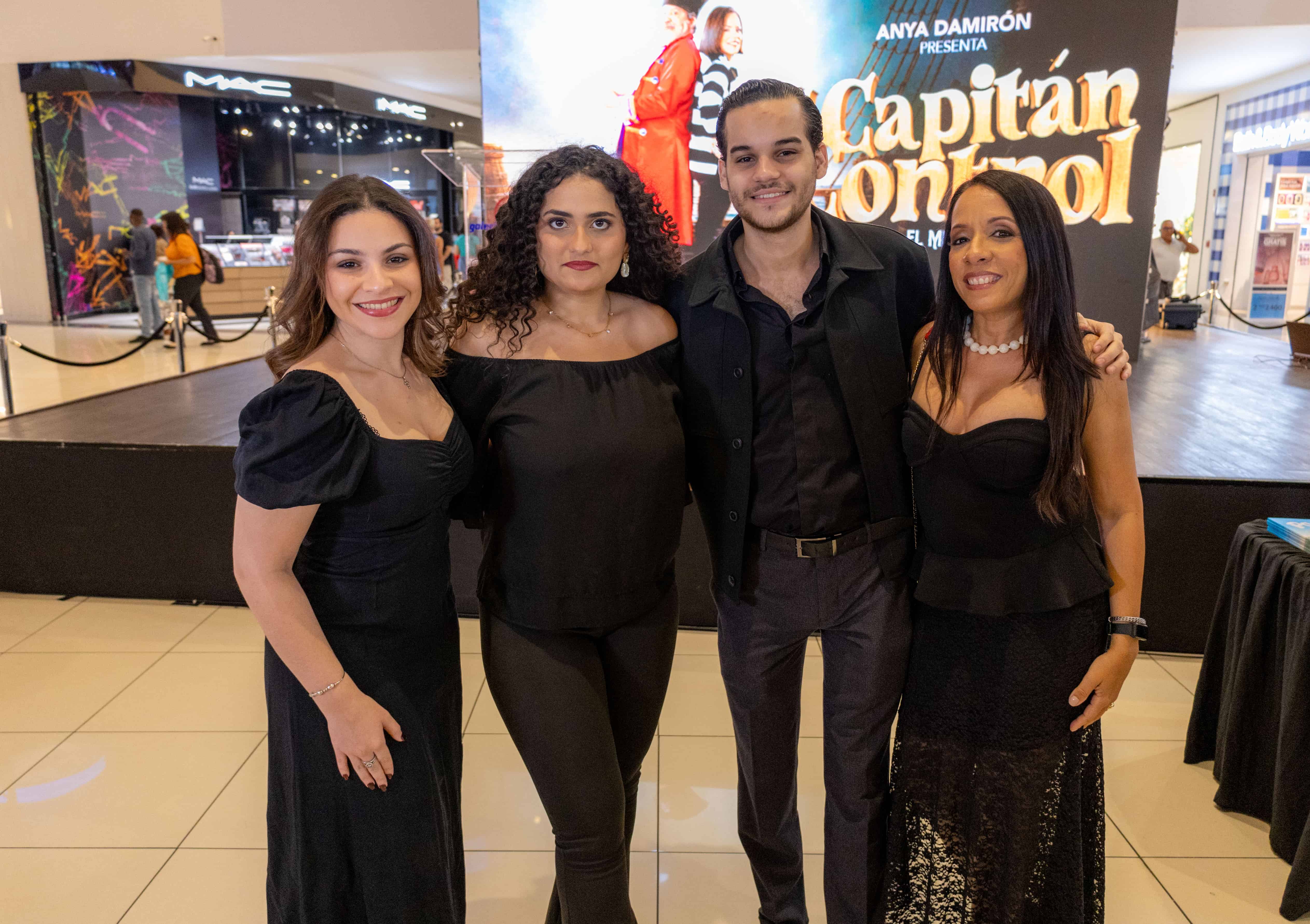 Chal&iacute;a, Indirita Acosta, Juanma Garc&iacute;a y Valentina Grillo. 