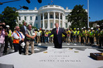 Trump revela nuevo helipuerto en la Casa Blanca en medio de un frenesí de obras Trump revela nuevo helipuerto en la Casa Blanca en medio de un frenesí de obras