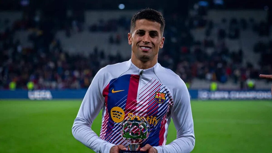 El Barcelona oficializa la vuelta de Cancelo para reforzar su defensa El Barcelona oficializa la vuelta de Cancelo para reforzar su defensa