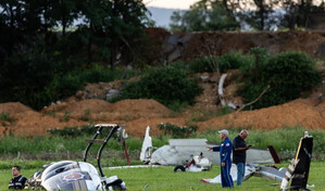 Helic&oacute;ptero de la Polic&iacute;a Estatal de Pensilvania y una avioneta chocan en el aire y se estrellan