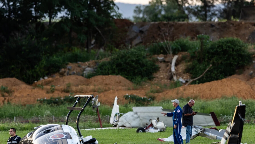 Helic&oacute;ptero de la Polic&iacute;a Estatal de Pensilvania y una avioneta chocan en el aire y se estrellan