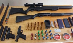 Detienen a cuatro personas y ocupan armas de fuego durante allanamientos en Barahona