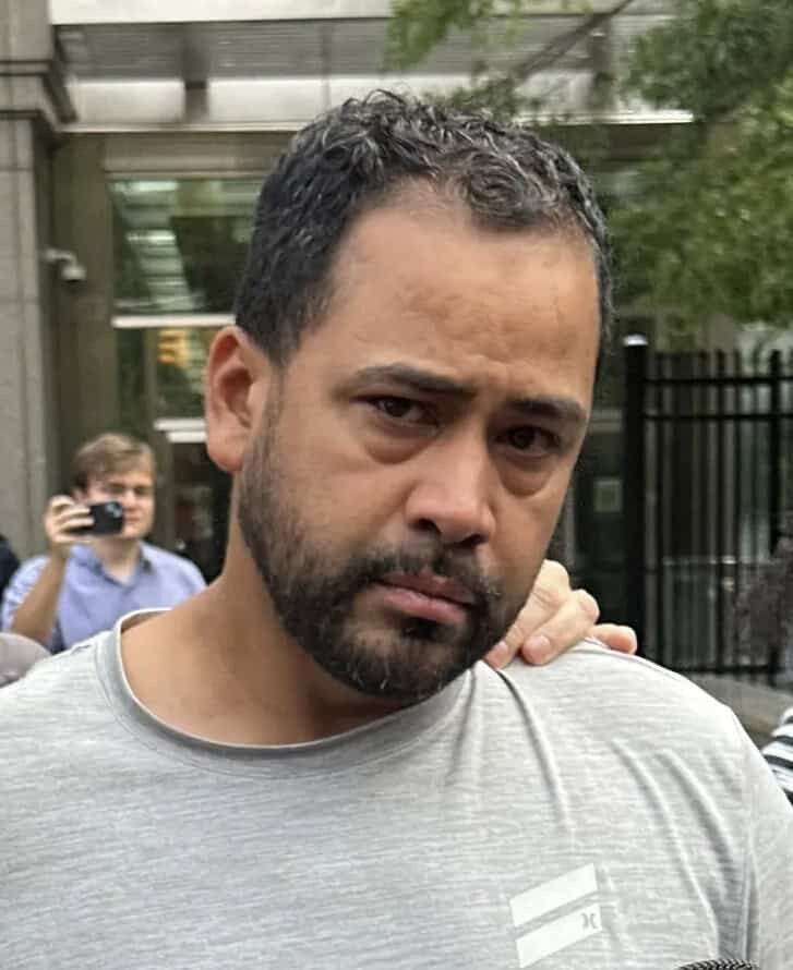 ICE detiene a capit&aacute;n de barco que se volc&oacute; en Nueva York, causando la muerte de una mujer y su beb&eacute;
