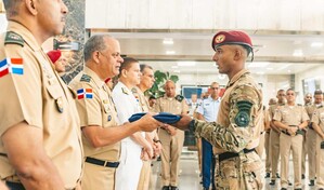 Ministro de Defensa despide equipo dominicano que competir&aacute; en Fuerza Comando Paraguay 2026