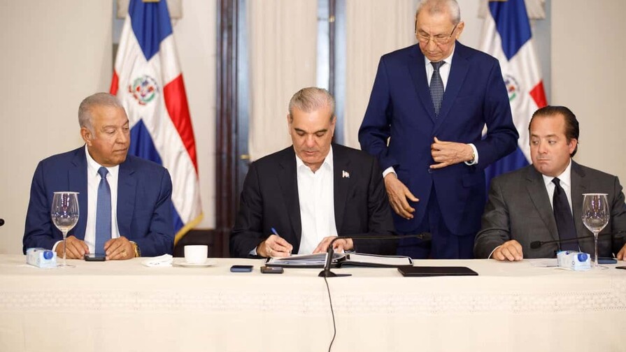 El Gobierno emite t&iacute;tulos de propiedad de seis terrenos en dos parques nacionales