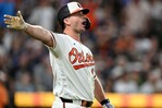 Baltimore muestra inconformidad con la llamada sobre el batazo de Alonso Baltimore muestra inconformidad con la llamada sobre el batazo de Alonso