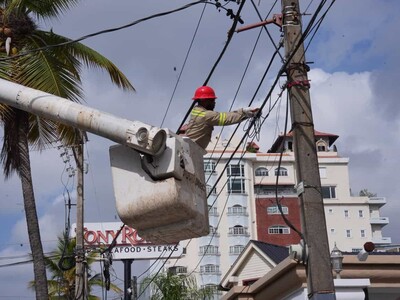 Retiro de cableado aéreo en Santo Domingo